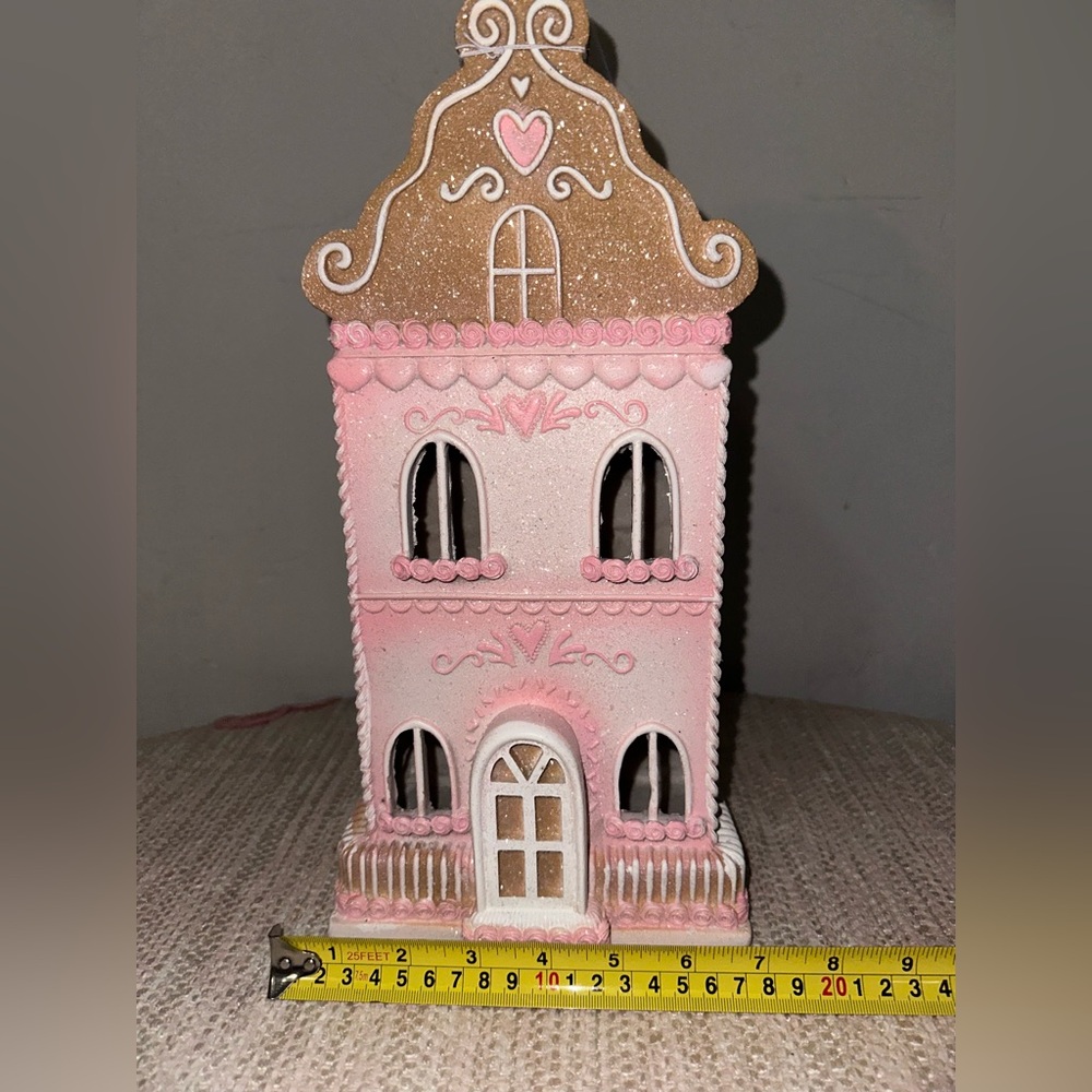 Cupcakes and cashmere house